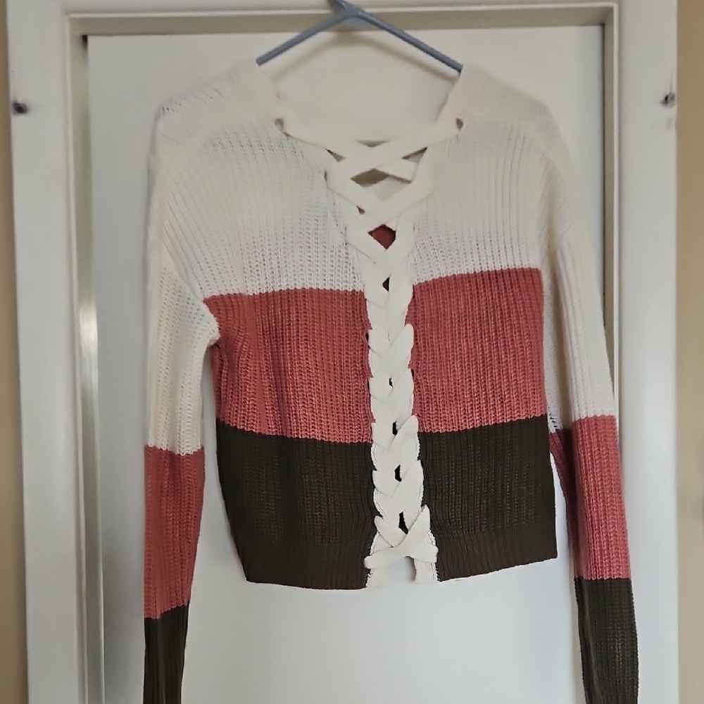 Stylish Women's Sweater Collection - Picture 9 of 11